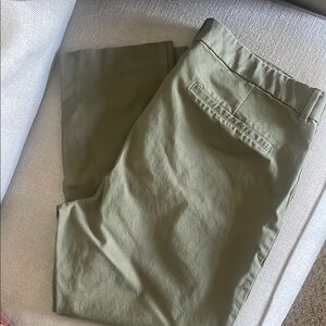 Woman’s skinny Olive Pants